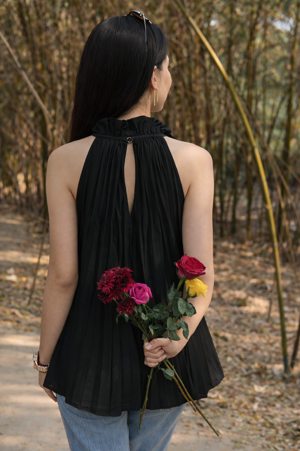 Sleeveless Ruffled neckline top